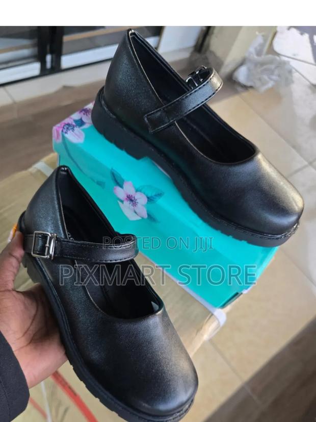 Comfortable Kids School Shoes With Strong Grip Sole