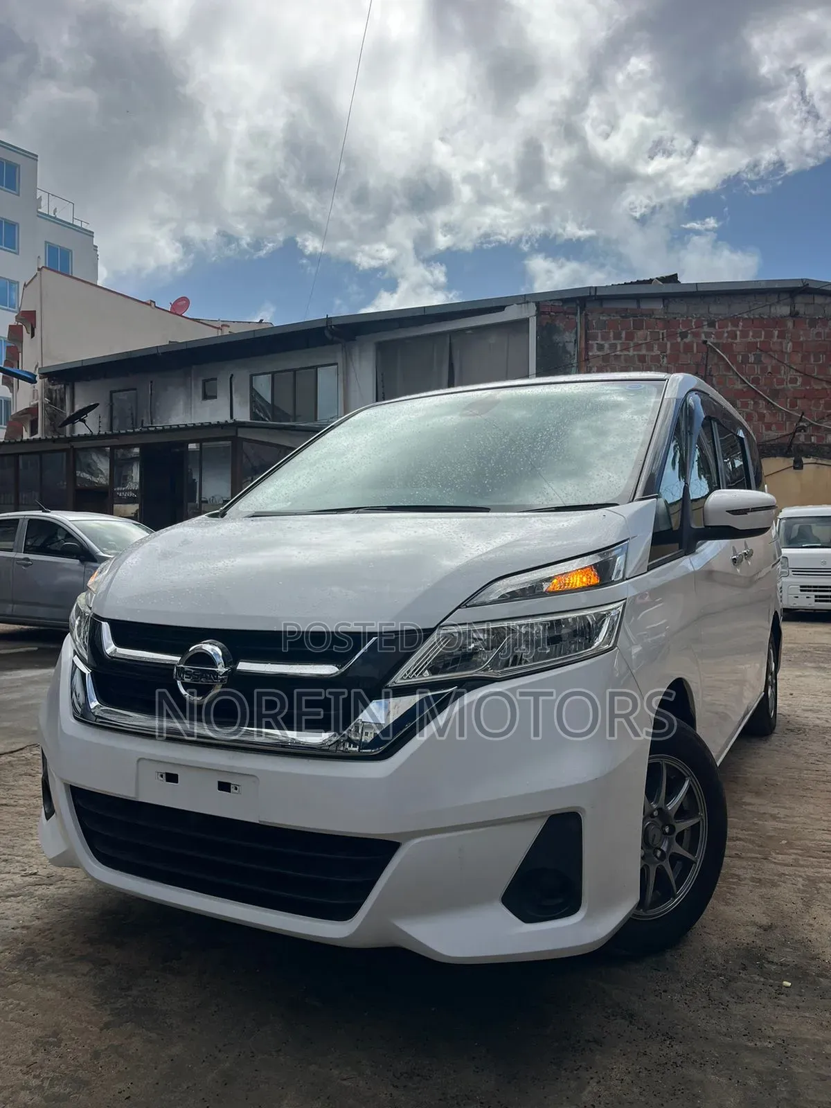 Nissan Serena 2018 Off white