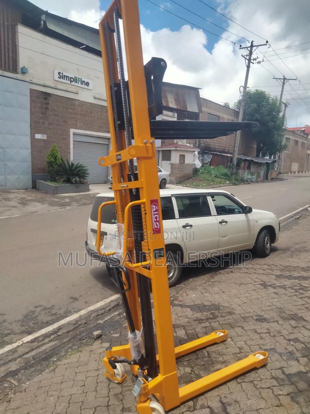 1.5tonne by 3mtrs Manual Stacker - thumbnail 2