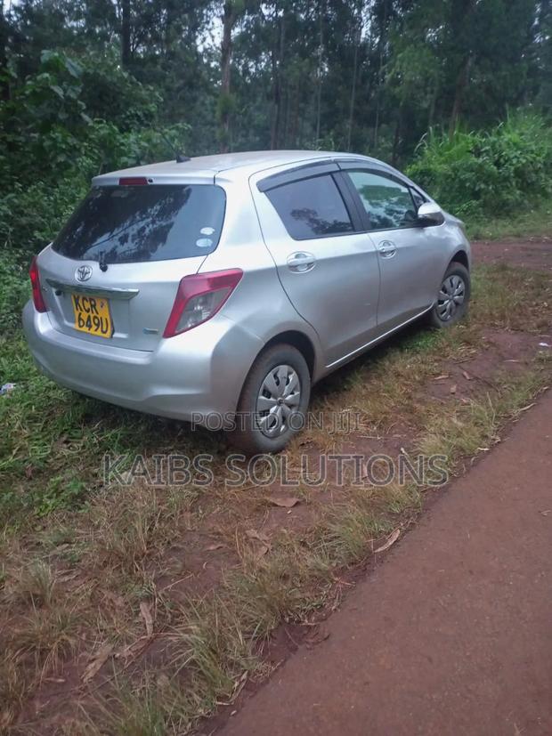 Toyota Vitz 2012 Silver - thumbnail 2