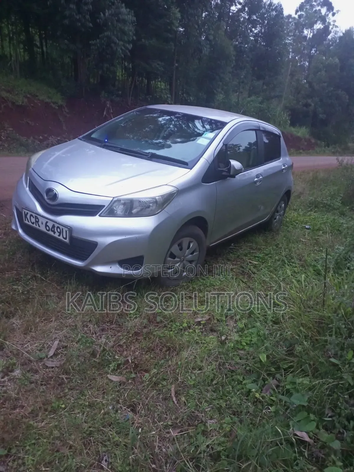 Toyota Vitz 2012 Silver