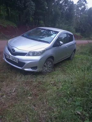 Toyota Vitz 2012 Silver