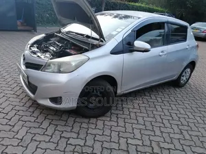 Toyota Vitz 2012 Silver