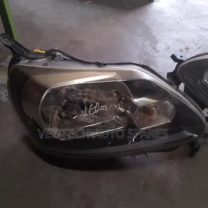 Toyota Porte 2013 Xenon Headlights