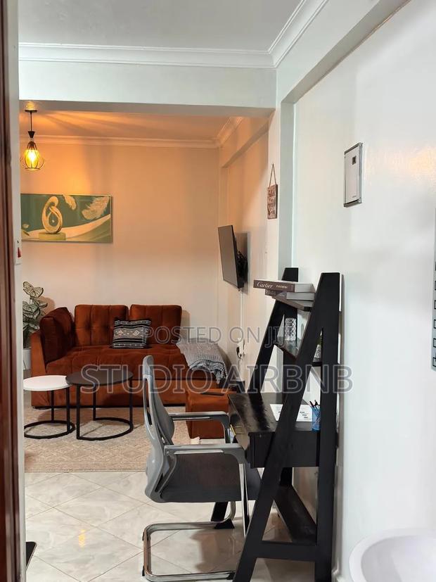 One Bedroom Airbnb Meru - thumbnail 9