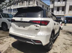 Toyota Fortuner 2019 Off white