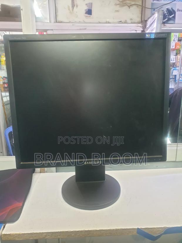 Samsung 19 Inches Squared - main view