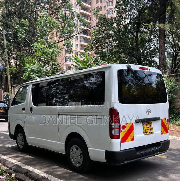 Toyota HiAce 2013 White - thumbnail 3
