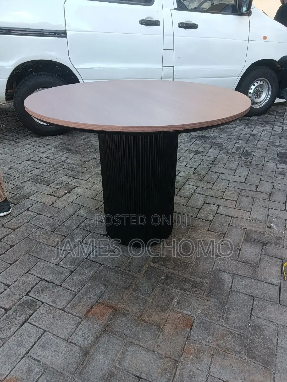 Round Table