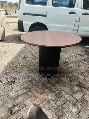 Round Table