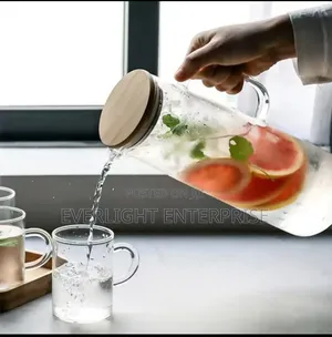 1.2 Litres Elegant Glass Jug With an Airtight Bamboo Lid
