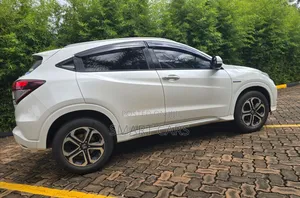 Honda Vezel 2017 White