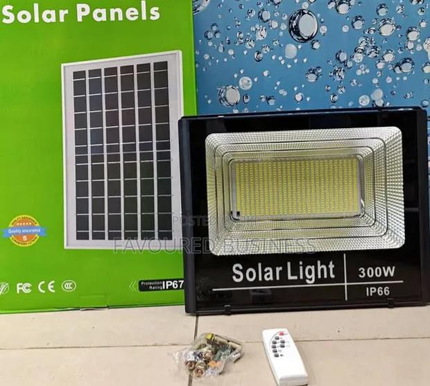 Modern 300w Solar Light Floodlight by 300 Watts /Solar With Remote - main view