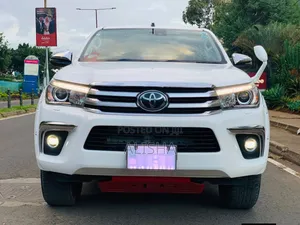 Toyota Hilux 2020 White
