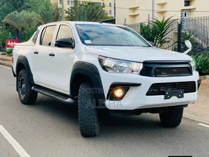 Toyota Hilux 2020 White