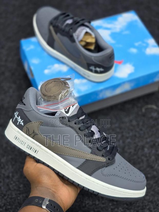 Jordan 1 Reverse Tick