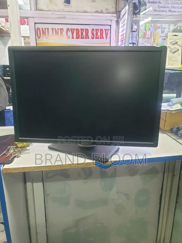 Dell 24 Inches Stretched