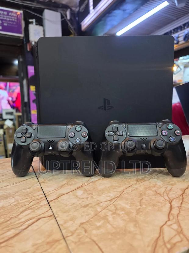Two Controllers Ps4 Slim.Playstation 4 Slim 500gb Pre Owned
