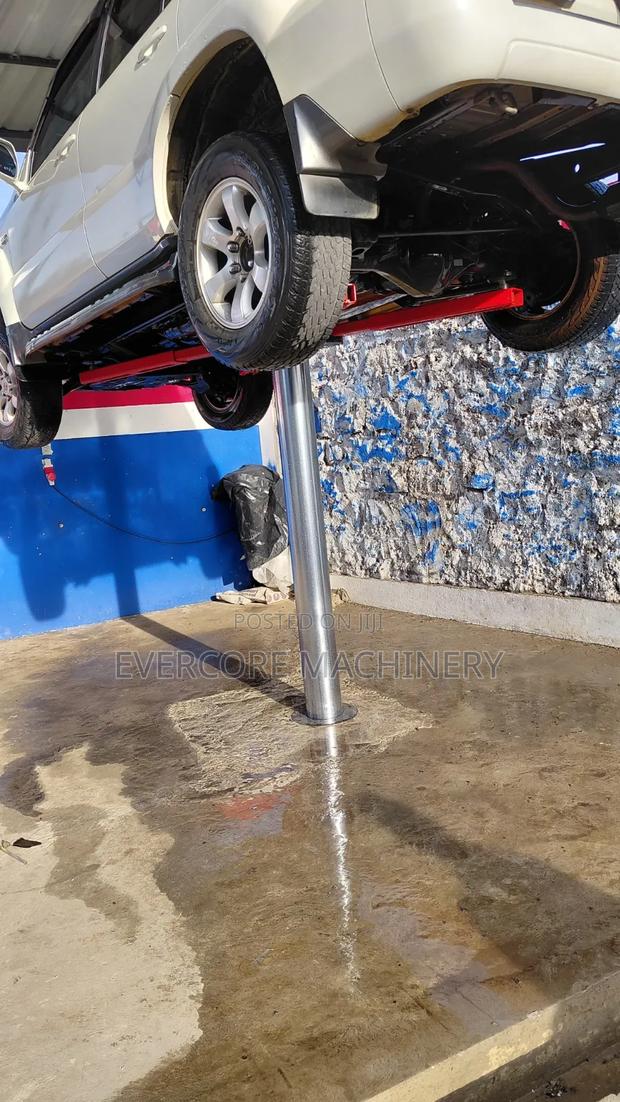 Sunshine Italy 1.85m Single Post Underwash Carlift. - main view