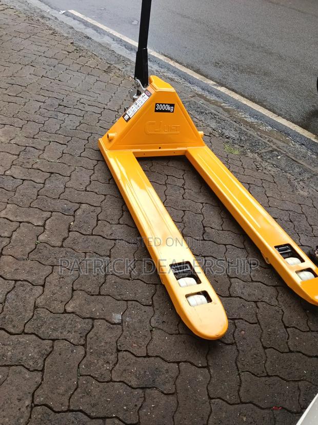 Wide Base Pallet Trolley - thumbnail 2