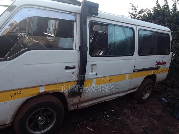 Nissan Caravan (Urvan) 2017 White - thumbnail 2