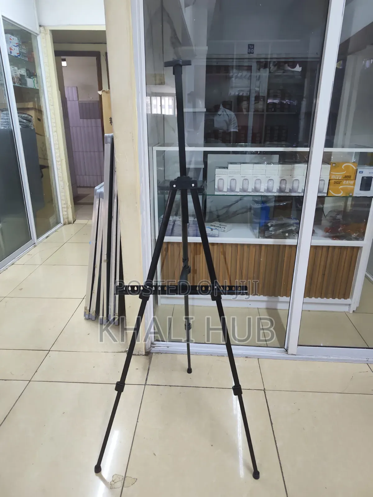 Portable Easel Stand Kenya – Display Painting Use