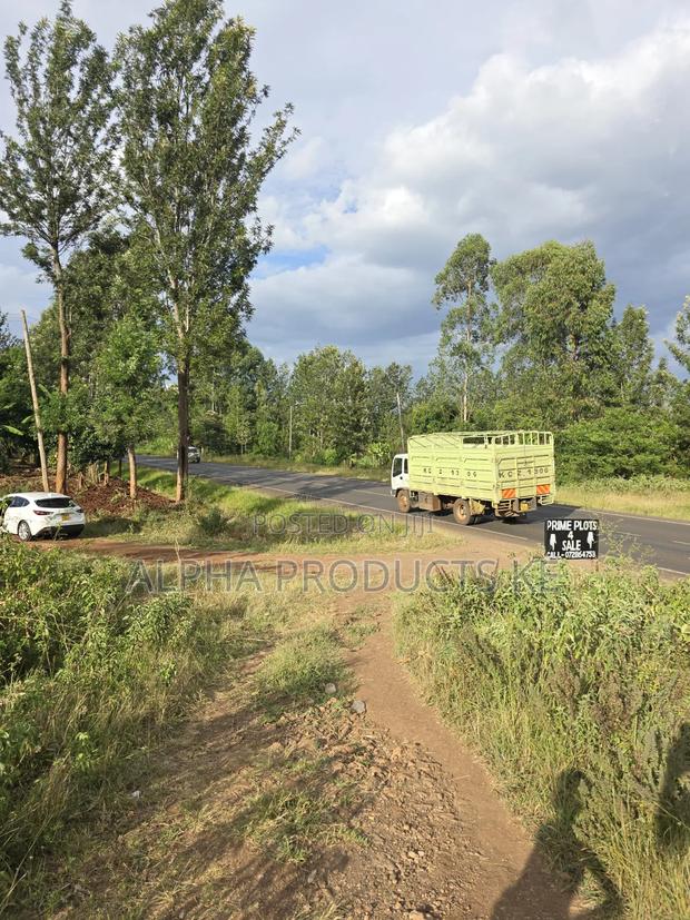 50×100 Prime Plots Touching Kenol-Murang'a Highway