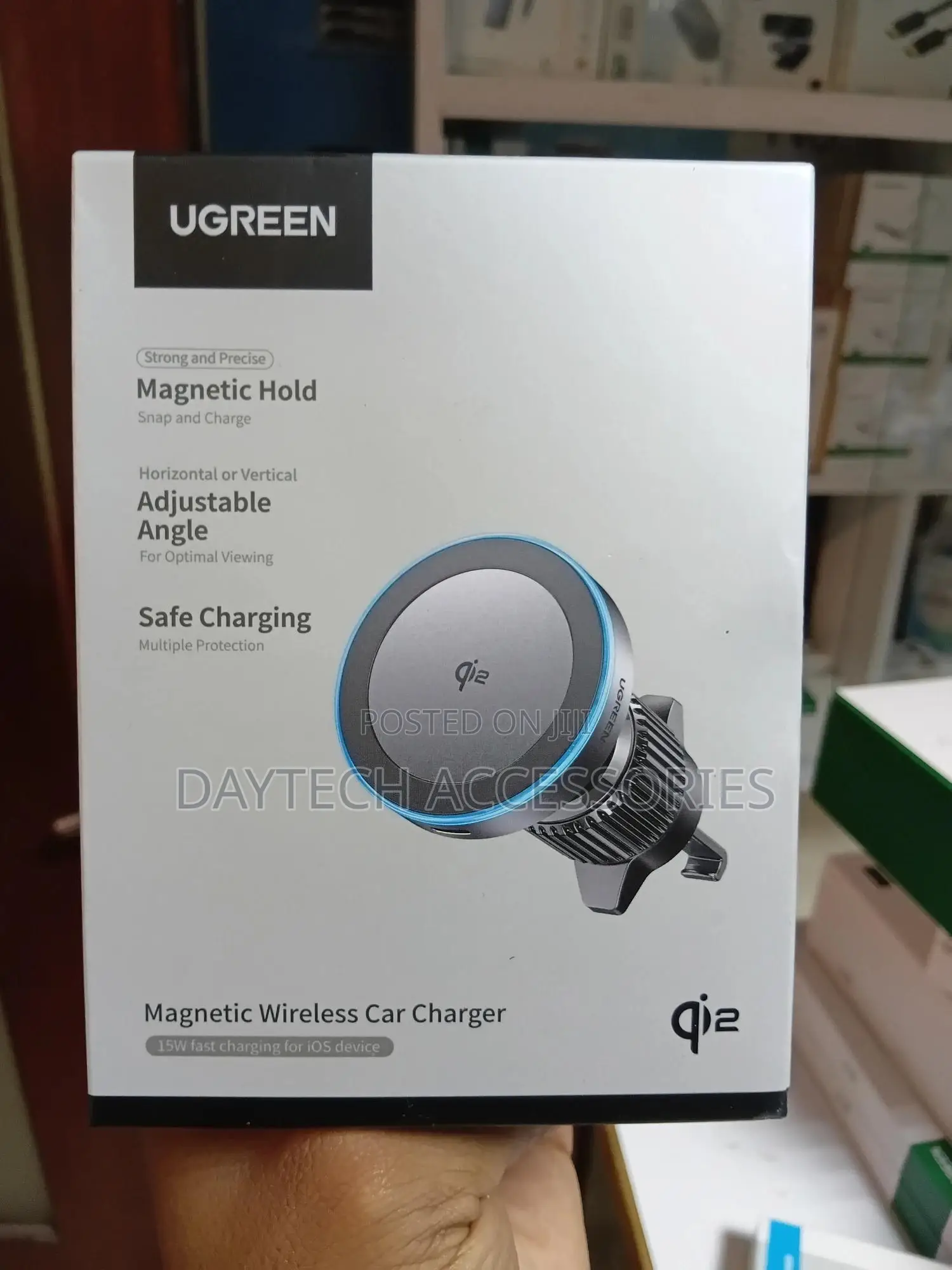 Ugreen W708 Magnetic Wireless Car Charger.