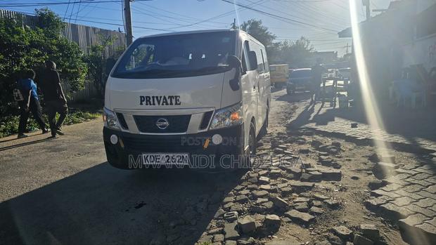 Nissan Caravan (Urvan) 2014 White - thumbnail 2