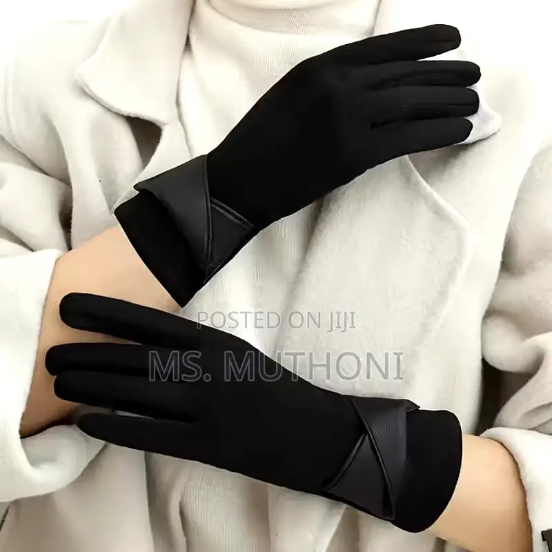 Women's Fashion Gloves Feature a Suede-Like Faux Leather Accents