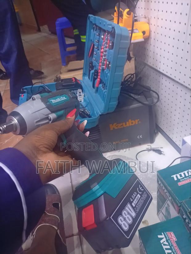 Original Makita Impact Wrench Machine - main view
