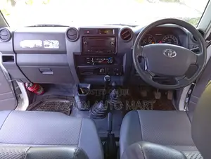 Toyota Land Cruiser 2018 White