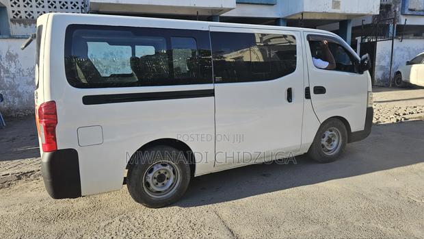 Nissan Caravan (Urvan) 2014 White - thumbnail 3