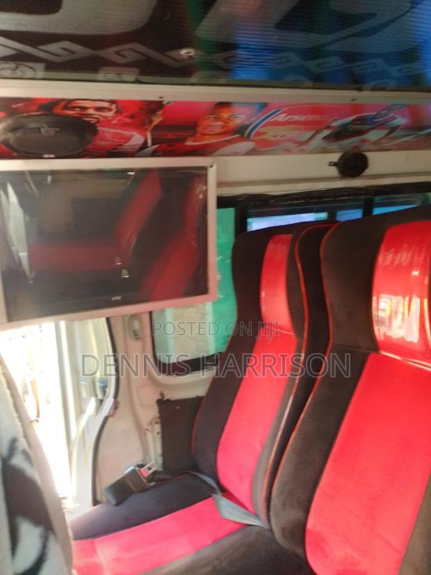 Toyota HiAce 2012 White - thumbnail 3