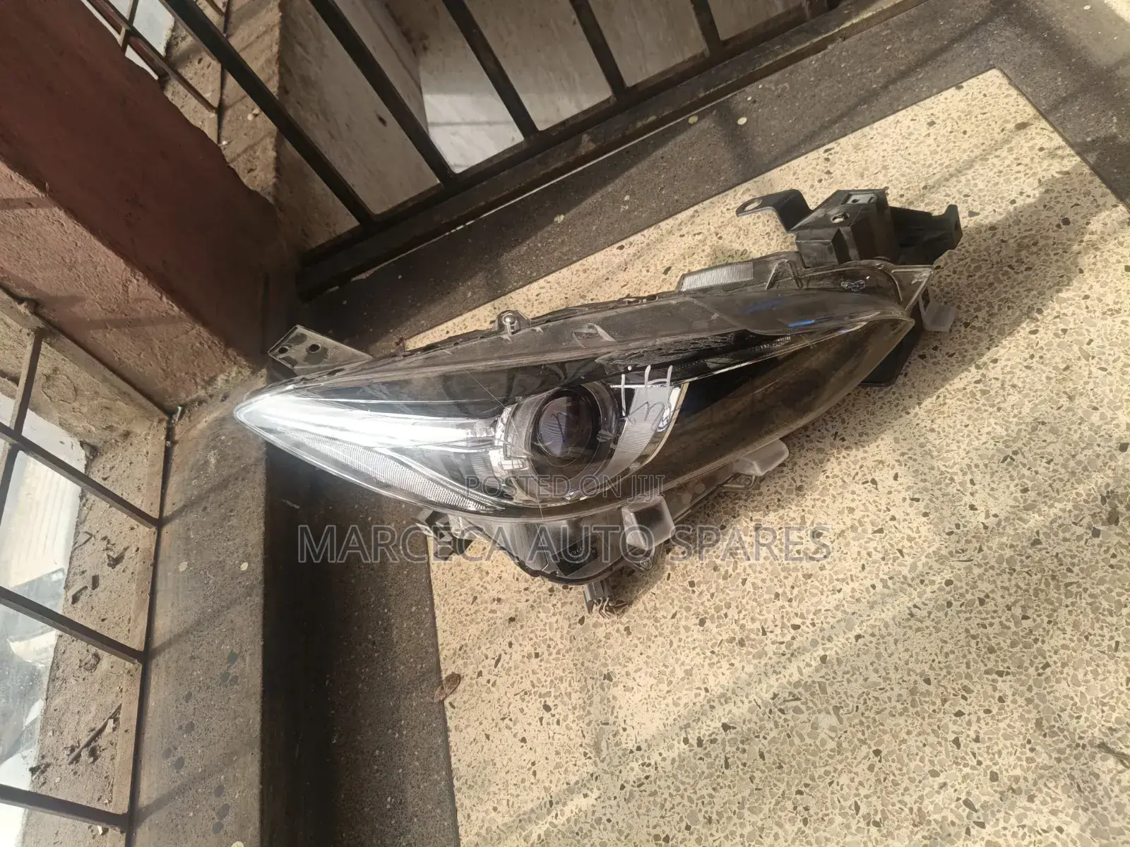 Headlight Mazda Axela ( Engrave Letter F)