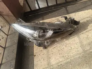 Headlight Mazda Axela ( Engrave Letter F)