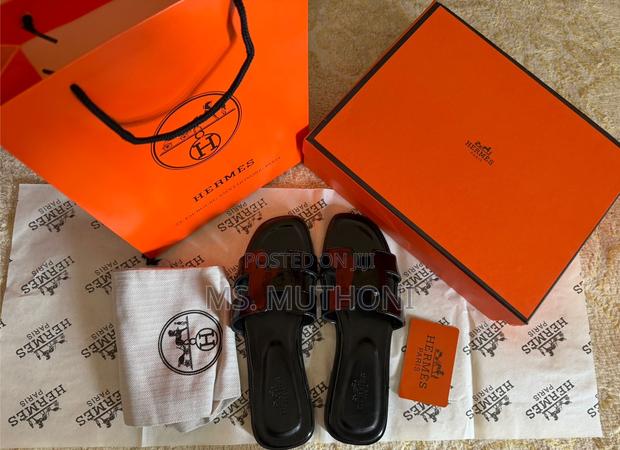 Fully Boxed Glossy Hermes Sandals - thumbnail 4
