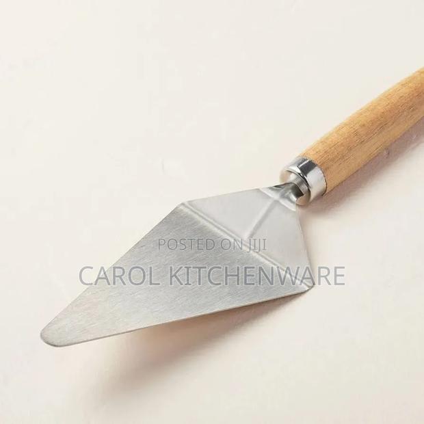 Wooden Triangle Cake Scoop - thumbnail 2
