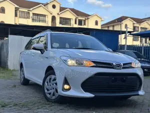 Toyota Corolla Fielder 1.5 Hybrid FWD 2019 White