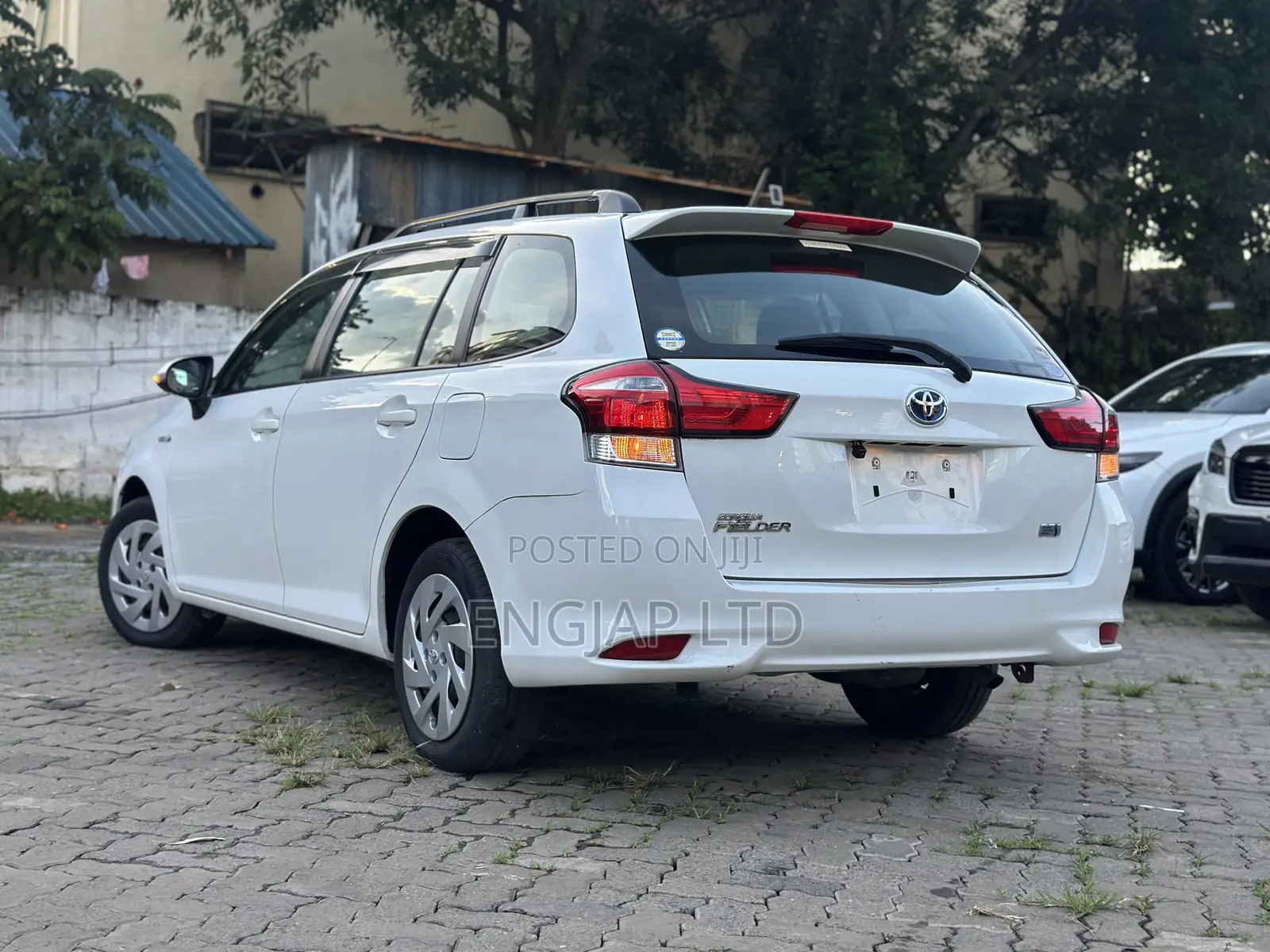 Toyota Corolla Fielder 1.5 Hybrid FWD 2019 White