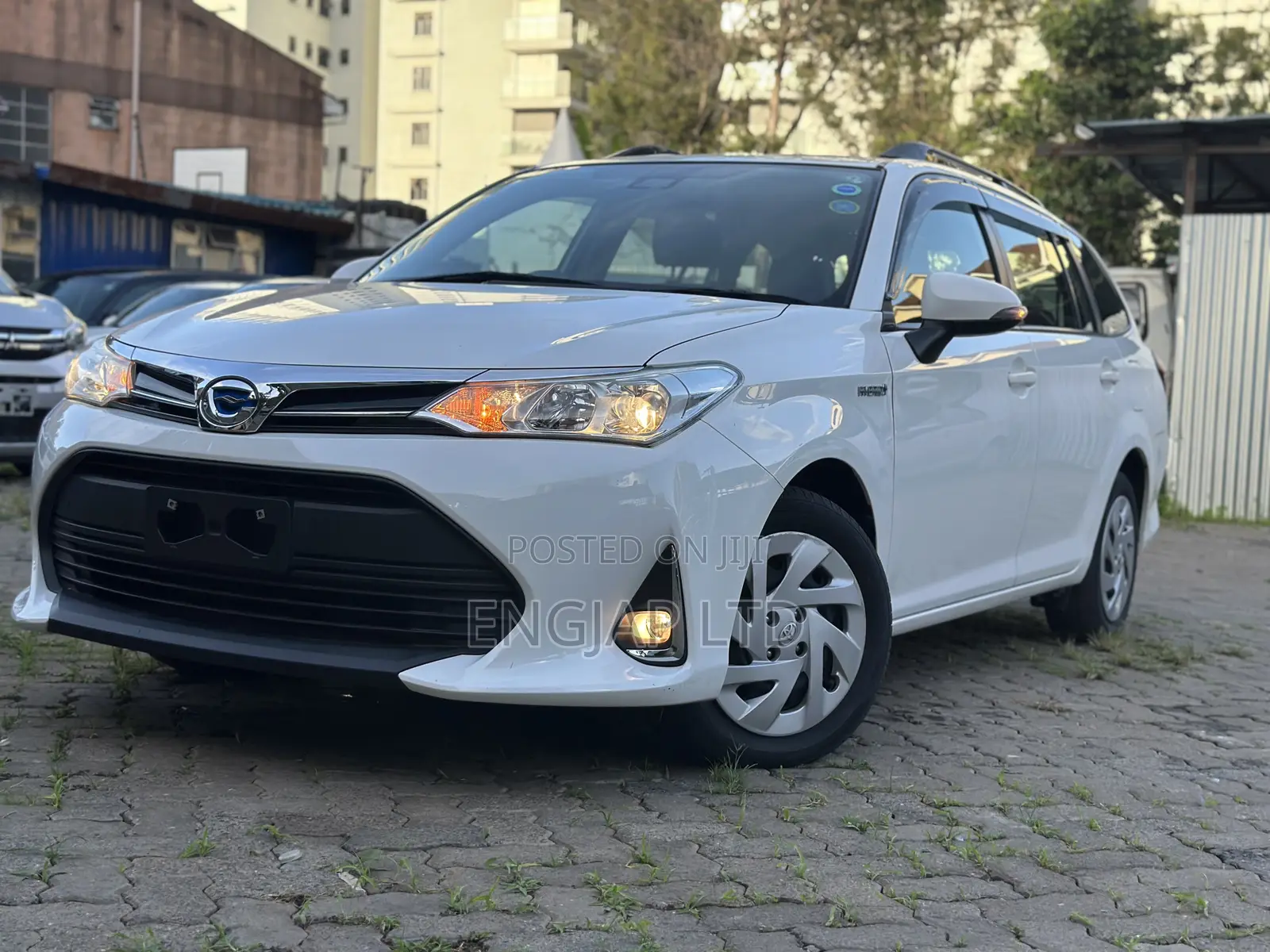 Toyota Corolla Fielder 1.5 Hybrid FWD 2019 White