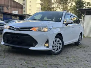 Toyota Corolla Fielder 1.5 Hybrid FWD 2019 White