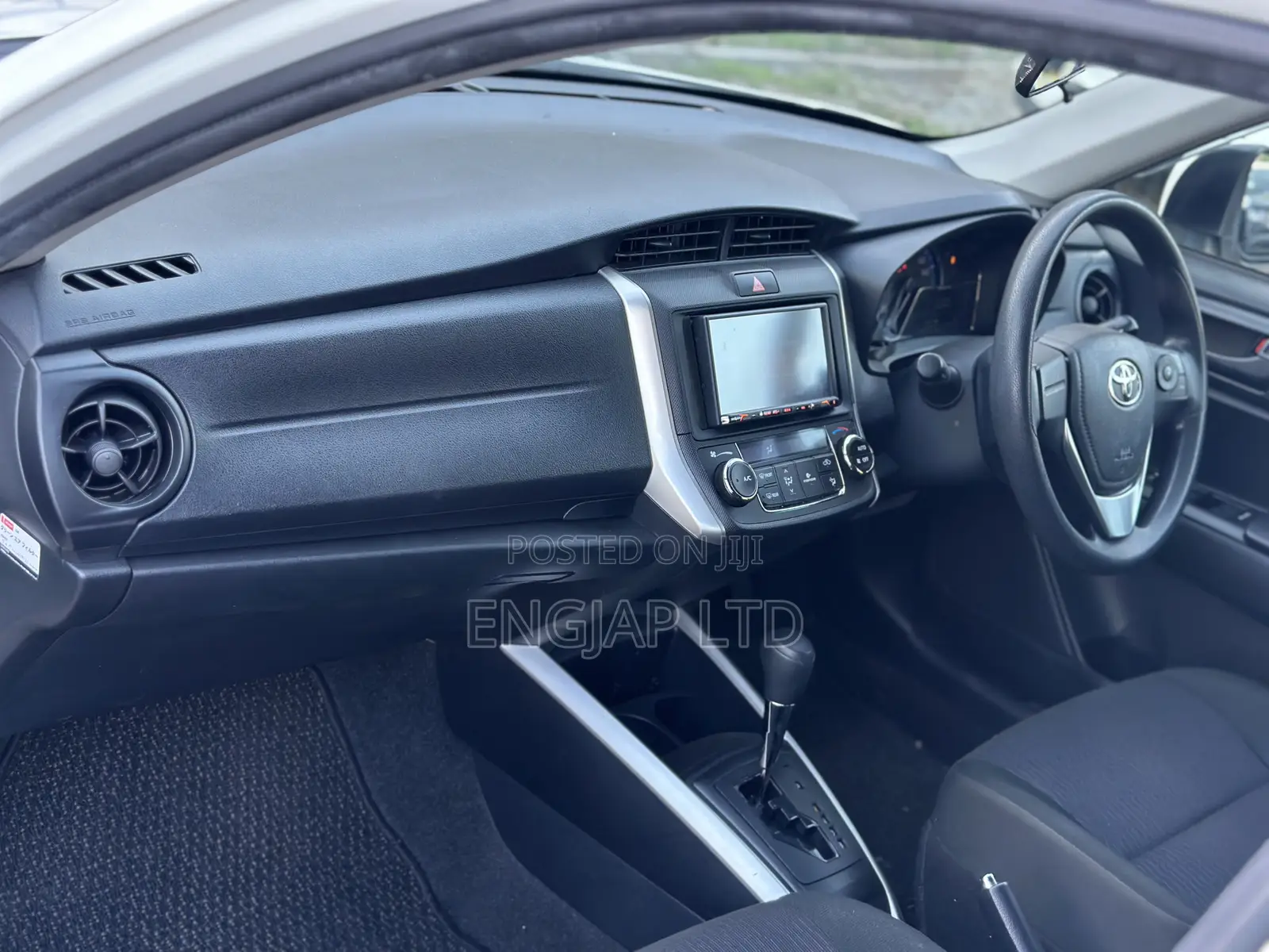 Toyota Corolla Fielder 1.5 Hybrid FWD 2019 White