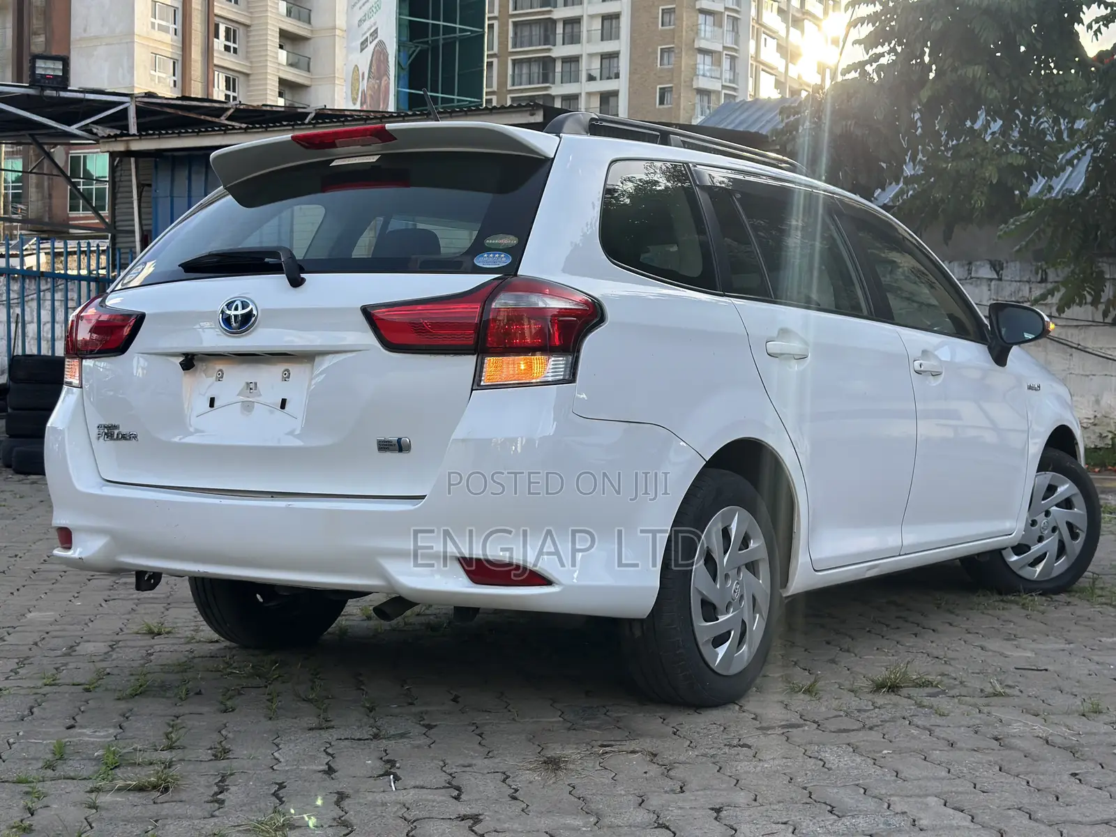 Toyota Corolla Fielder 1.5 Hybrid FWD 2019 White