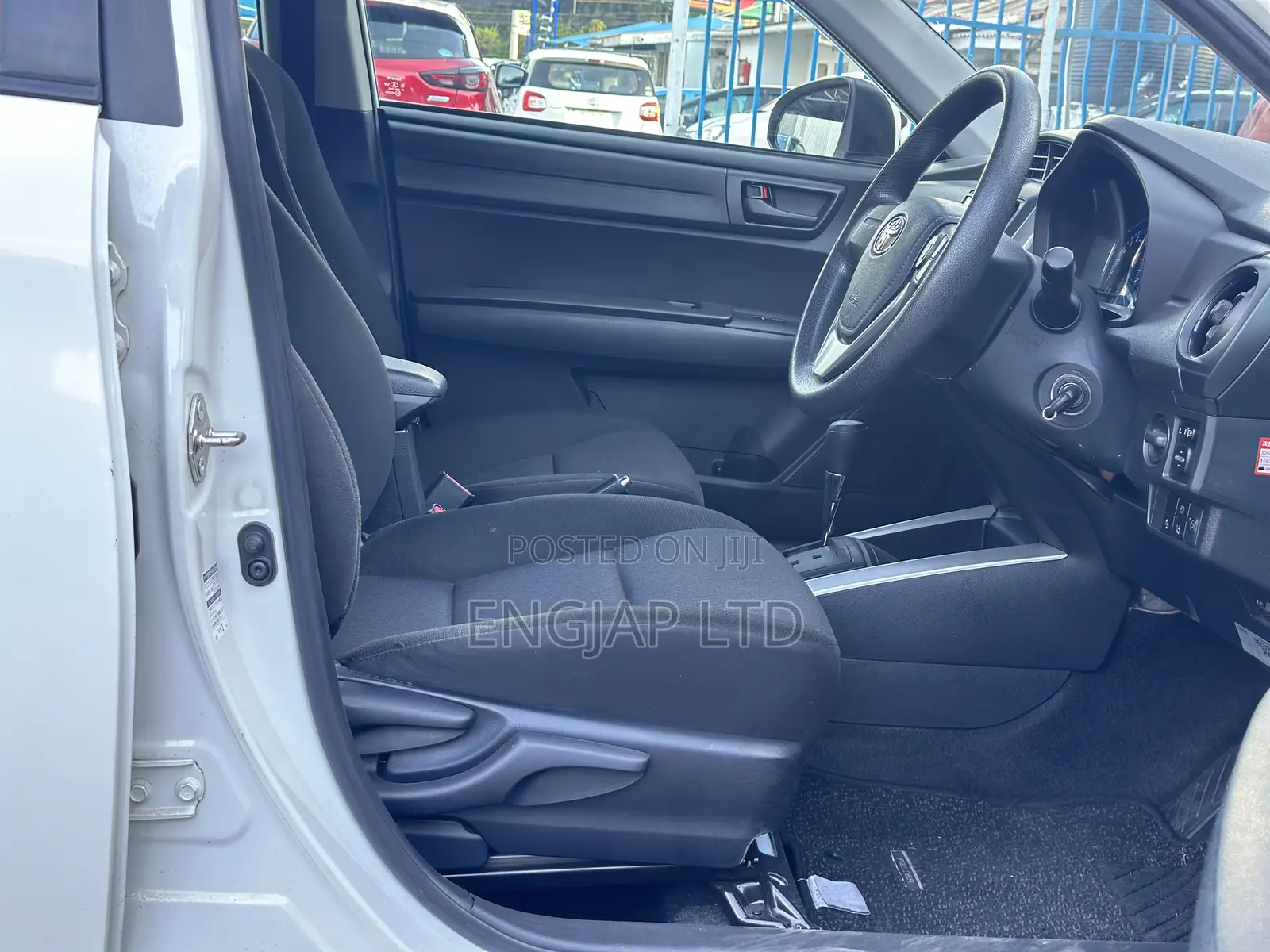 Toyota Corolla Fielder 1.5 Hybrid FWD 2019 White