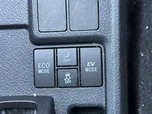 Toyota Corolla Fielder 1.5 Hybrid FWD 2019 White