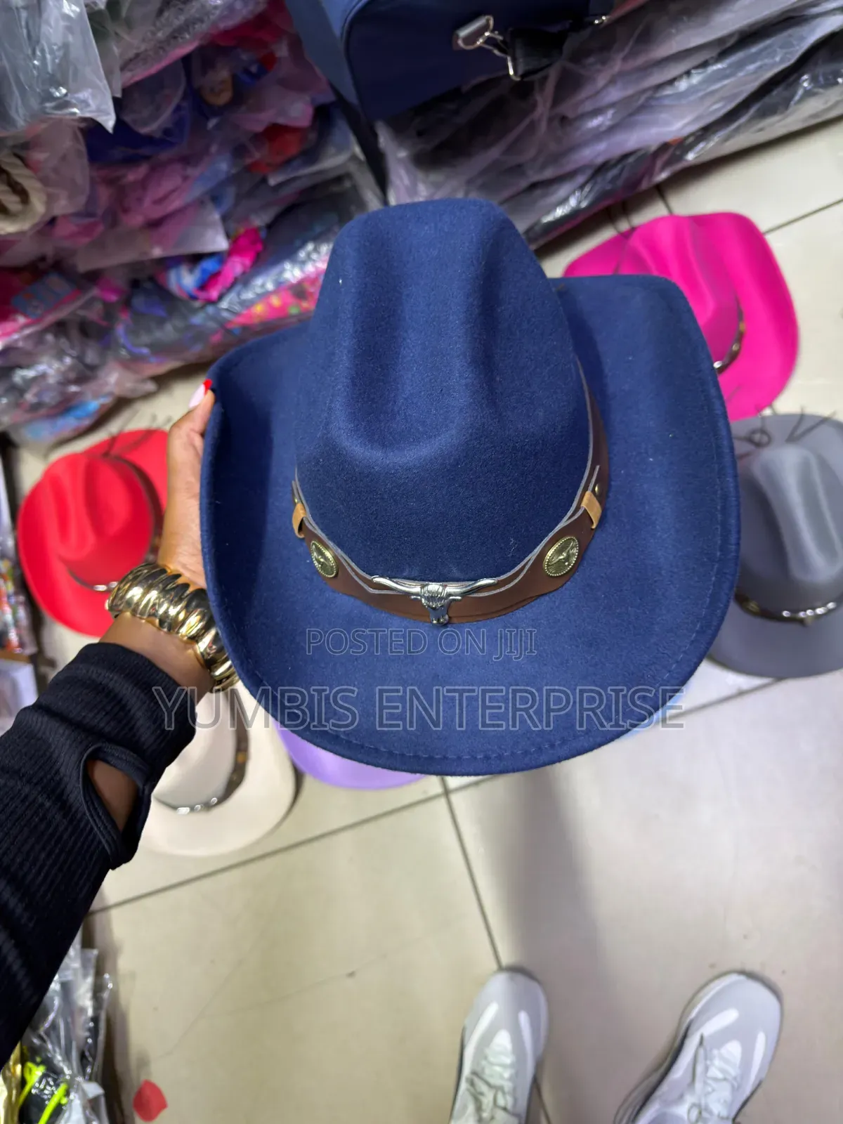 Coboys and Cowgirl Hats Stylish and Modest at 1000