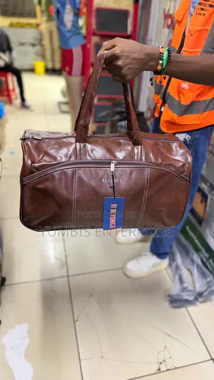 Brown Medium Size Travelling Bag Sleek,Spacious and Quality at 1600