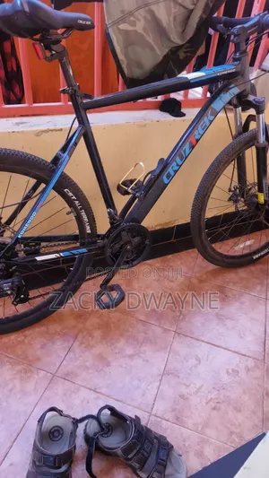 Shimano Cruz Trek Mountainbike Size 26 ,Color Blue 5months Old
