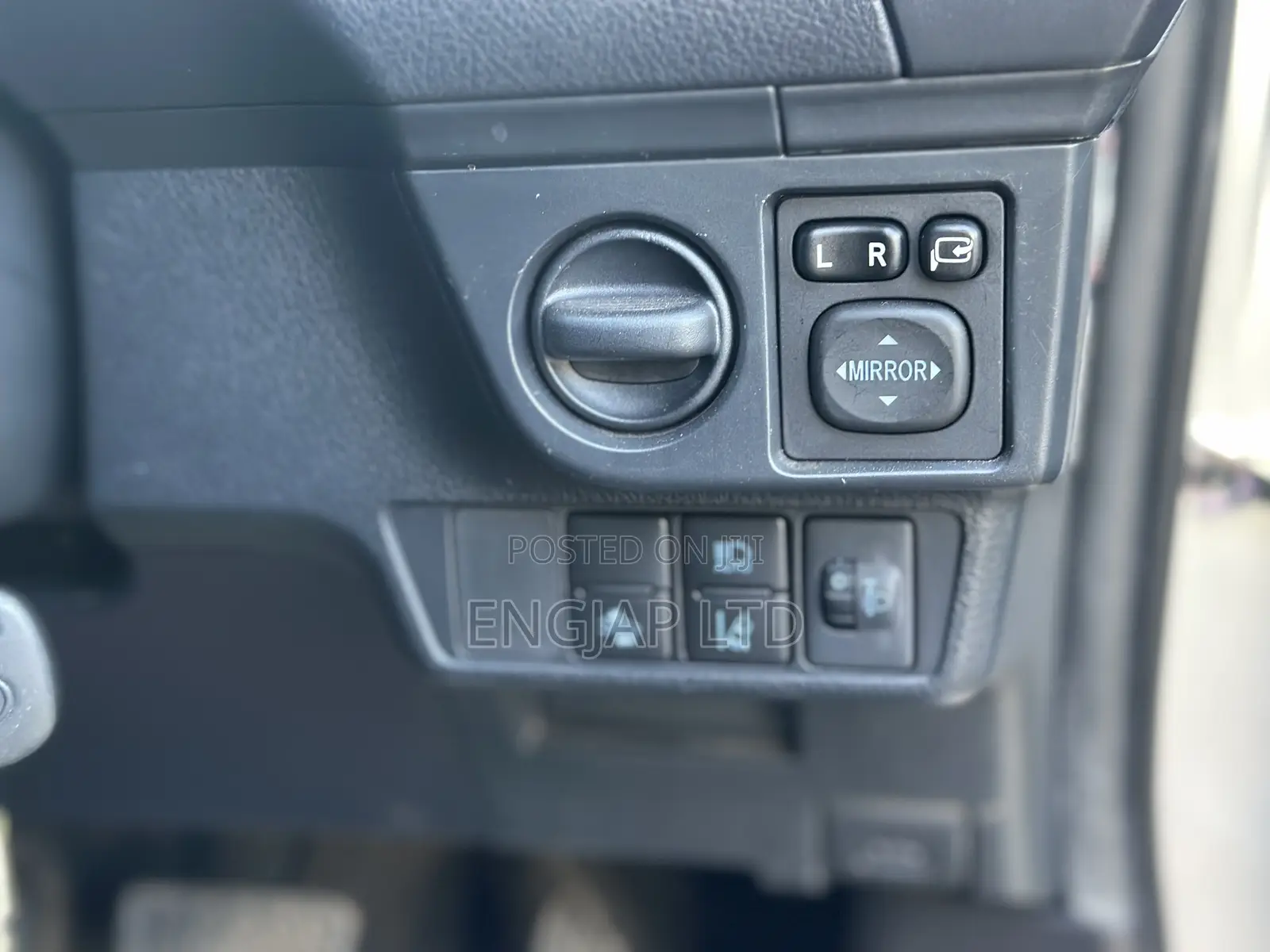 Toyota Axio 1.5 Hybrid 2WD 2019 Silver